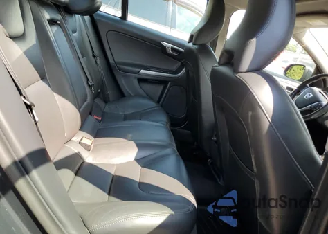 2015 Volvo S60 Premier z USA, uszkodzony, nr VIN YV1612TK4F2363599